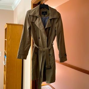 London Fog rain coat in medium